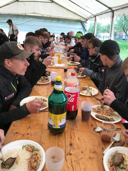 Foto Zabrani beim Abendessen.jpg